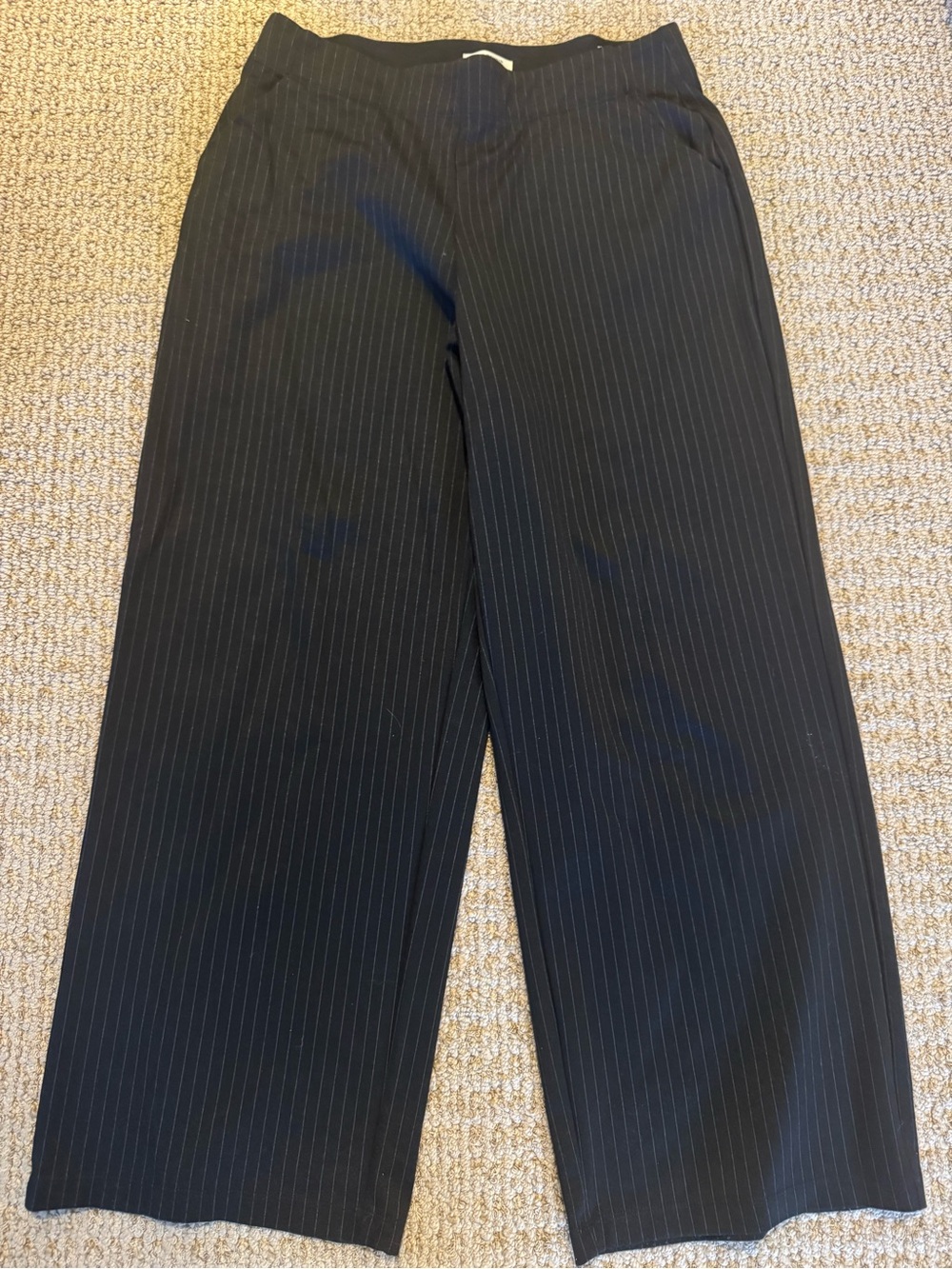 Women’s stretchy XL Max Studio Black Pinstripe Wide-Leg Trousers